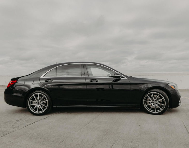 Armored Mercedes S 560 by Armormax Front Side Building