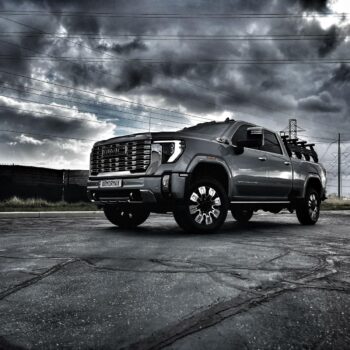 Front_2025_Armored_GMC-Yukon-Denali - Interior